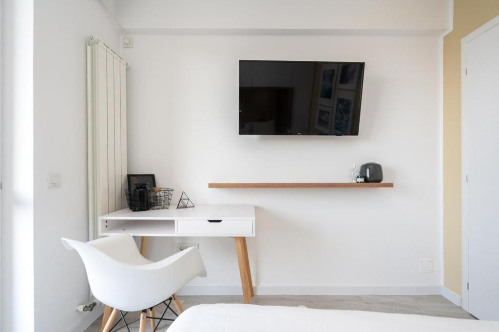 Piata Romana, Two Bedrooms Apartment Бухарест Экстерьер фото